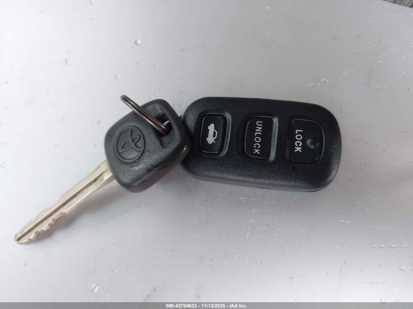 2003 Toyota Camry Le VIN: 4T1BE30K83U249328 Lot: 43704633