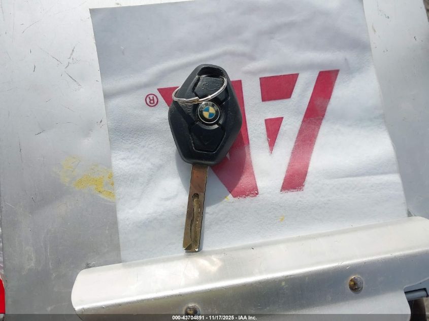 2004 BMW 325Xi VIN: WBAEU33474PR06666 Lot: 43704891