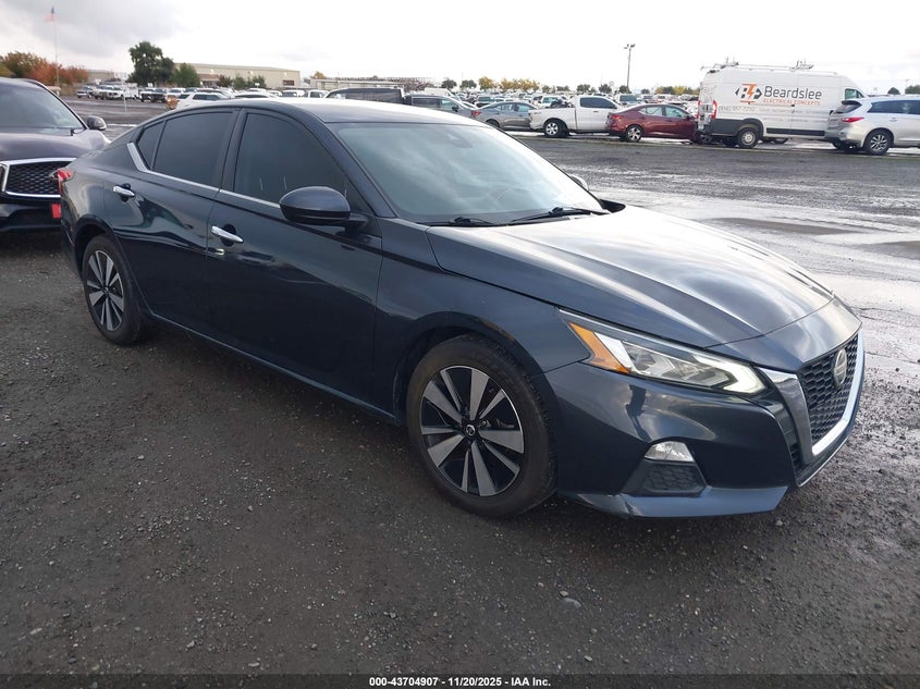 NISSAN ALTIMA SV FWD