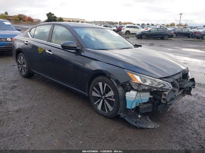 NISSAN ALTIMA SV FWD