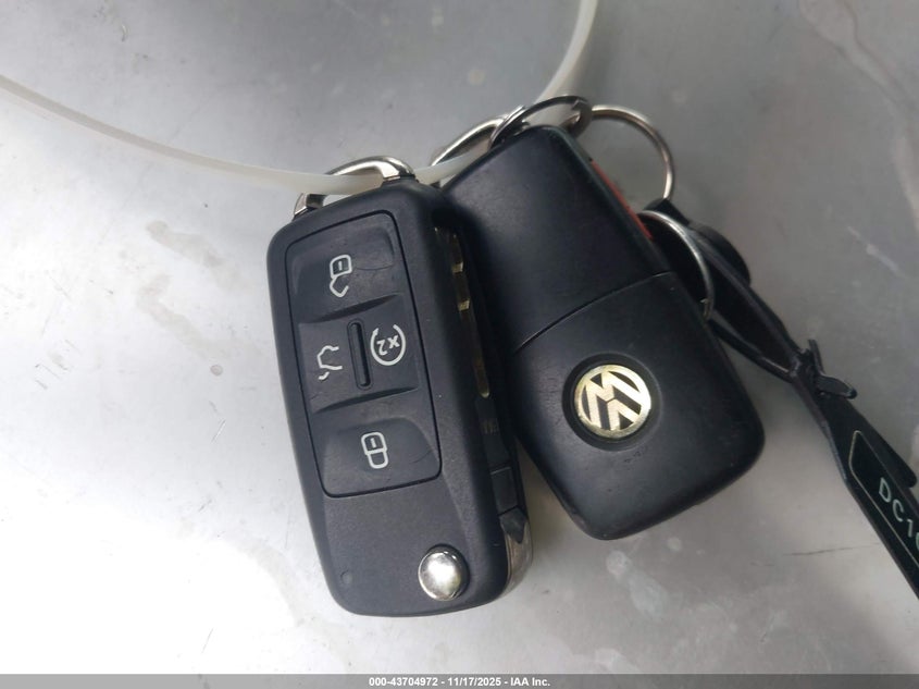 2013 Volkswagen Passat 2.0L Tdi Sel Premium VIN: 1VWCN7A3XDC106330 Lot: 43704972