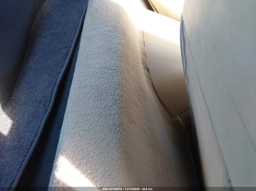 2005 Chevrolet Corvette VIN: 1G1YY24U255115884 Lot: 43705070