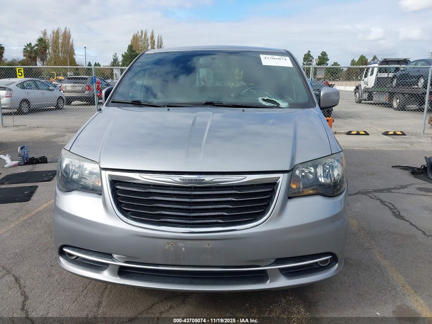 2015 Chrysler Town & Country S VIN: 2C4RC1HG5FR590491 Lot: 43705074