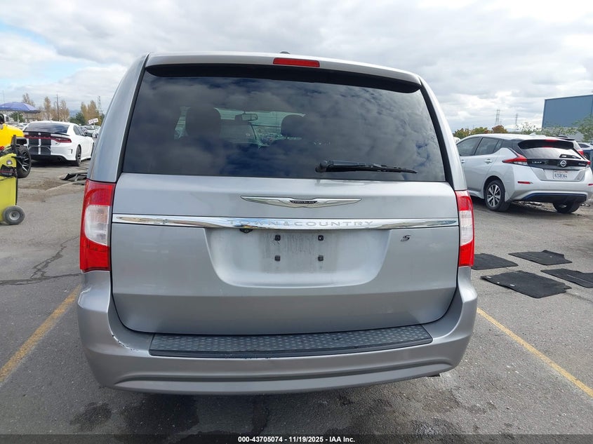 2015 Chrysler Town & Country S VIN: 2C4RC1HG5FR590491 Lot: 43705074