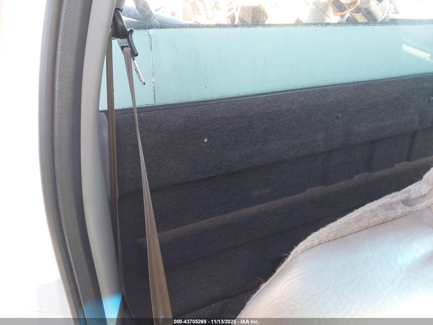 2000 Ford F-350 Chassis Lariat/Xl/Xlt VIN: 1FDSF34F2YEC92655 Lot: 43705269