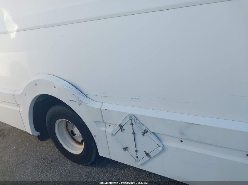 2018 Isuzu Reach VIN: JALB4T17XJ7W02339 Lot: 43705297