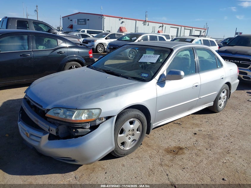 1HGCG16582A009982 2002 HONDA ACCORD photo no. 2
