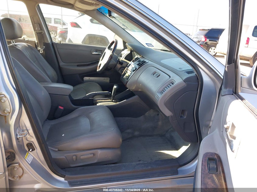 1HGCG16582A009982 2002 HONDA ACCORD photo no. 5