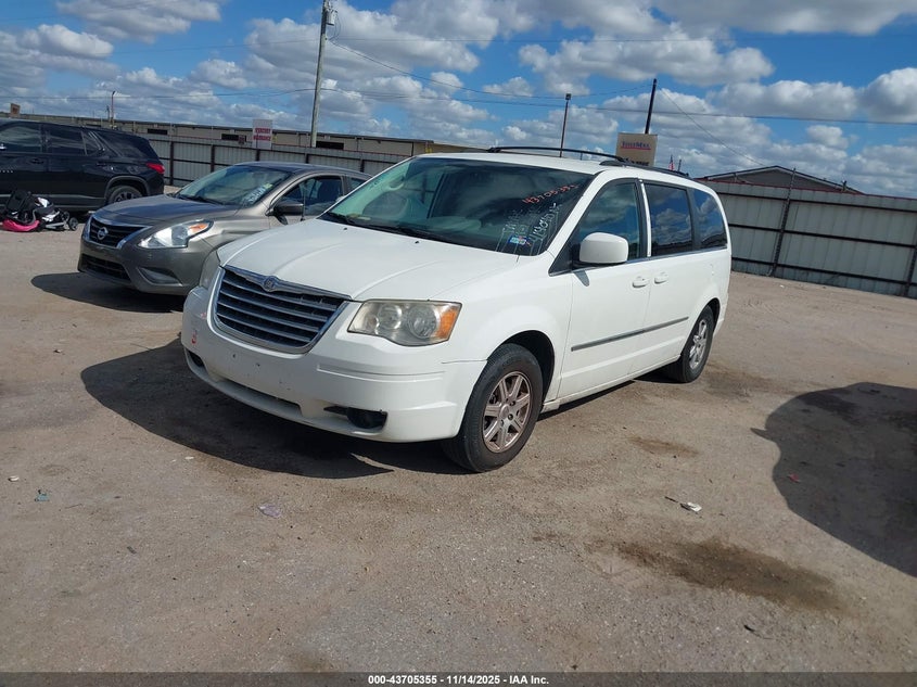 2A4RR5D10AR414040 2010 CHRYSLER TOWN & COUNTRY photo no. 2