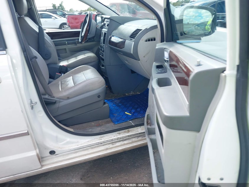 2A4RR5D10AR414040 2010 CHRYSLER TOWN & COUNTRY photo no. 5