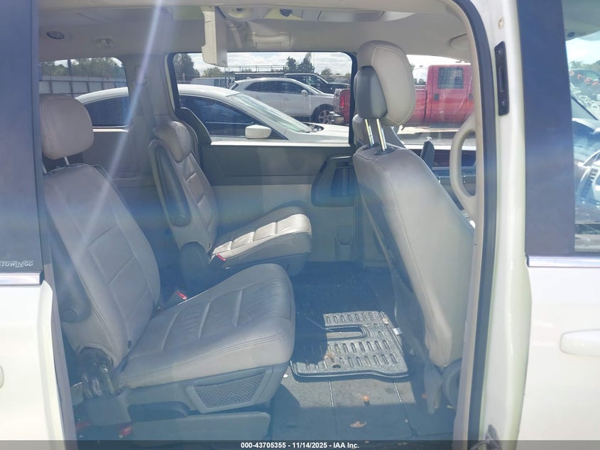 2A4RR5D10AR414040 2010 CHRYSLER TOWN & COUNTRY photo no. 8