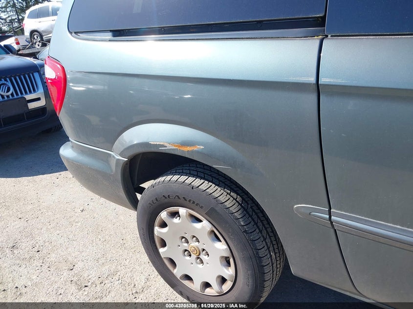 2002 Chrysler Town & Country Lx VIN: 2C4GP44312R747072 Lot: 43705705