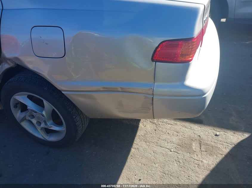 2000 Toyota Camry Le V6 VIN: 4T1BF22K6YU954785 Lot: 43705758