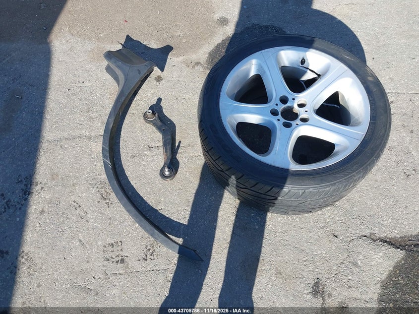 2001 BMW X5 4.4 VIN: WBAFB33571LH22272 Lot: 43705786