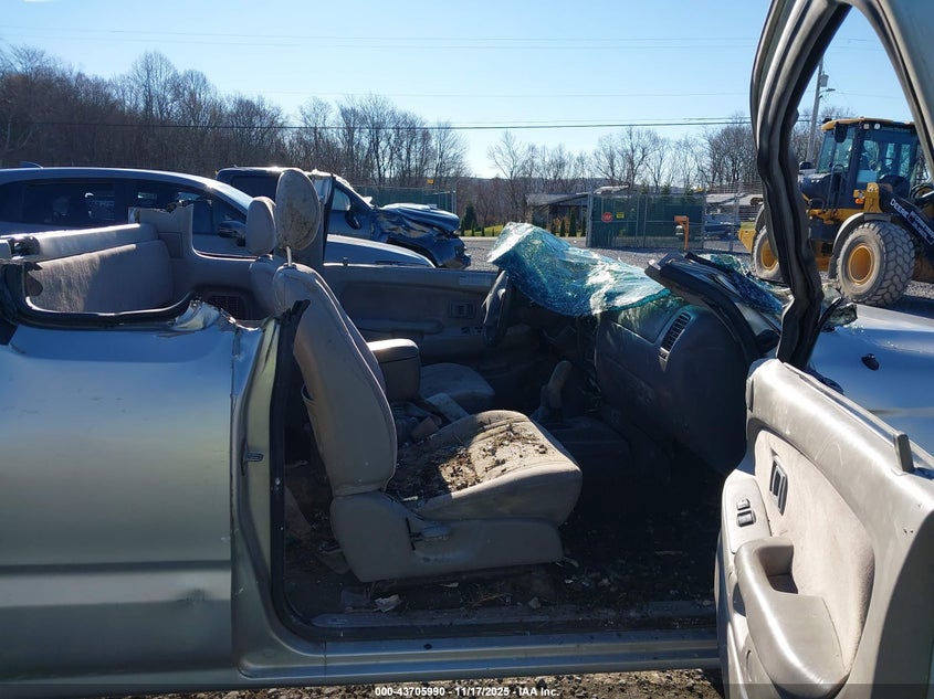 2004 Toyota Tacoma Base V6