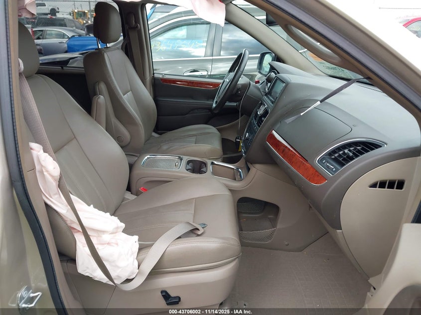 2C4RC1CG5ER279875 2014 CHRYSLER TOWN & COUNTRY photo no. 5