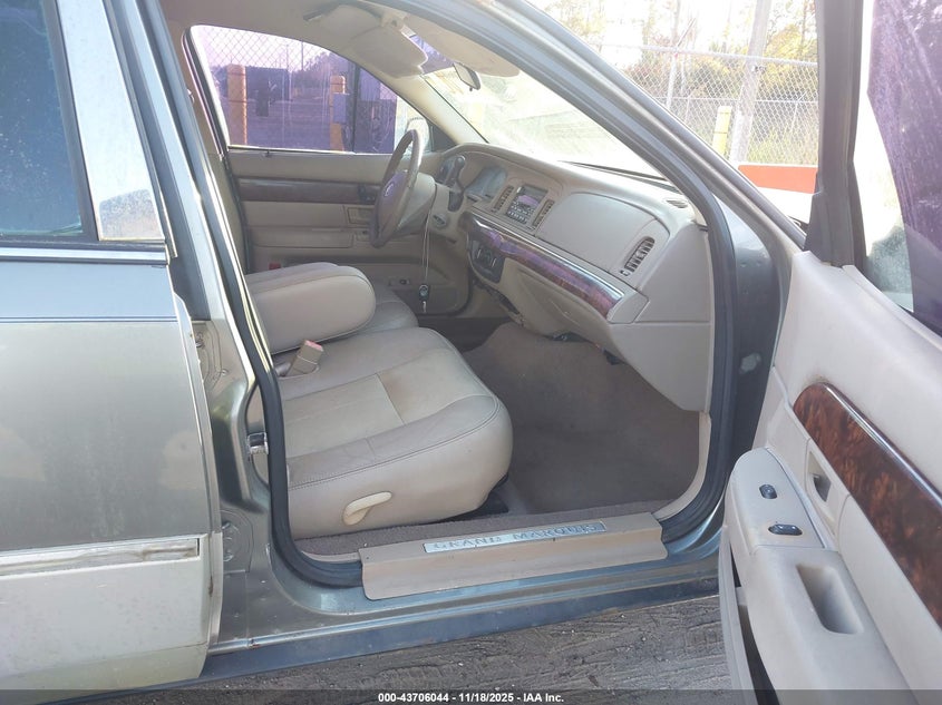 2MEFM74W34X664918 2004 MERCURY GRAND MARQUIS photo no. 5