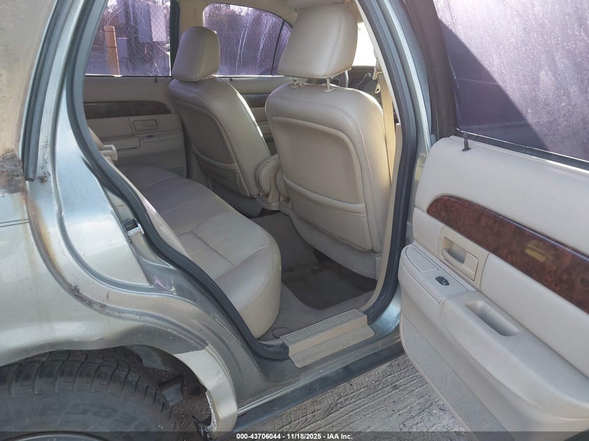 2004 Mercury Grand Marquis Gs VIN: 2MEFM74W34X664918 Lot: 43706044