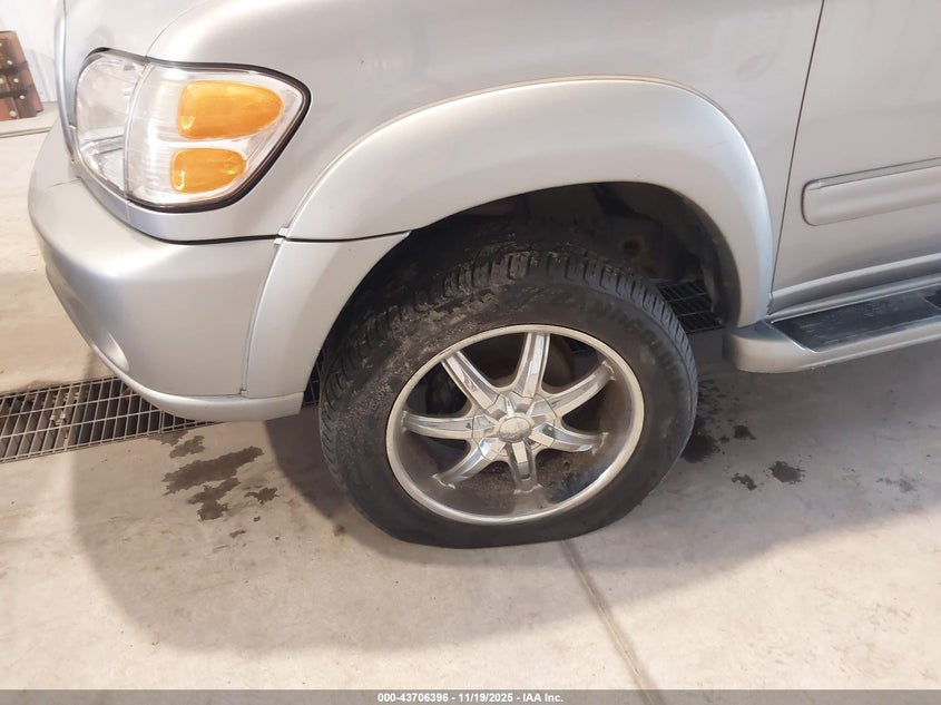 2001 Toyota Sequoia Limited V8 VIN: 5TDBT48A21S004330 Lot: 43706396