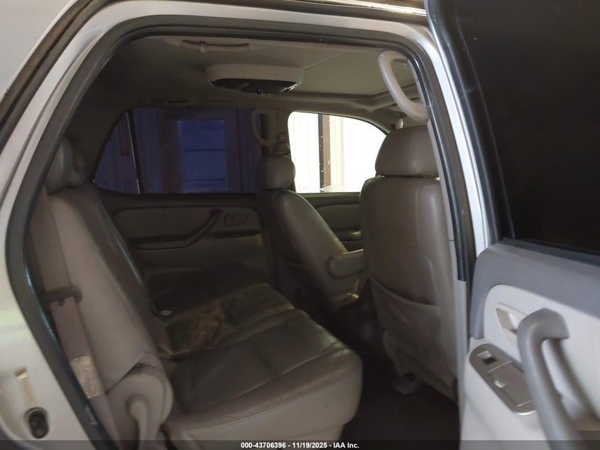 2001 Toyota Sequoia Limited V8 VIN: 5TDBT48A21S004330 Lot: 43706396