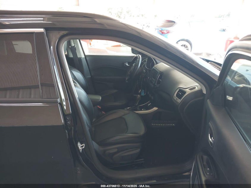 VIN 3C4NJCBB4JT488747 2018 JEEP COMPASS LATITUDE FWD