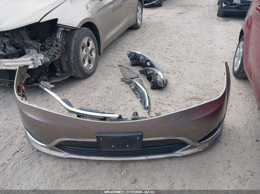 2017 Chrysler Pacifica Hybrid Premium VIN: 2C4RC1L79HR779137 Lot: 43706617