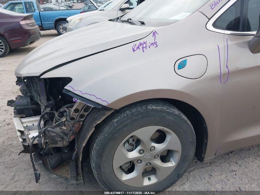 2017 Chrysler Pacifica Hybrid Premium VIN: 2C4RC1L79HR779137 Lot: 43706617