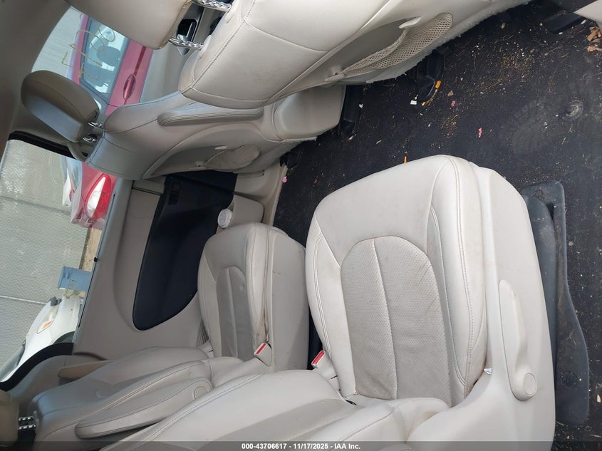 2017 Chrysler Pacifica Hybrid Premium VIN: 2C4RC1L79HR779137 Lot: 43706617