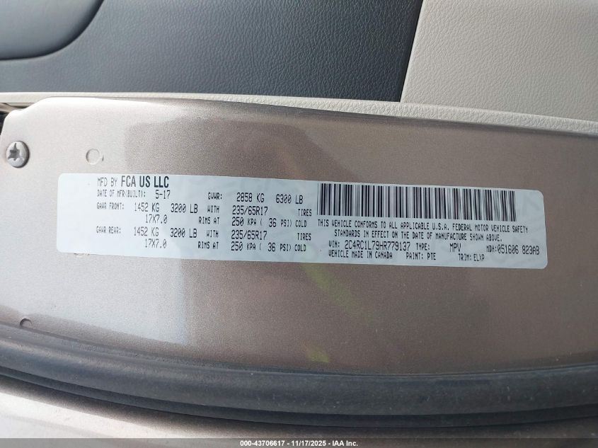 2017 Chrysler Pacifica Hybrid Premium VIN: 2C4RC1L79HR779137 Lot: 43706617