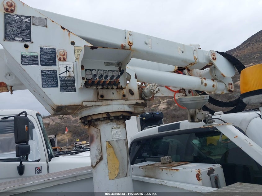 2002 Ford F-550 Xl/Xlt VIN: 1FDAF56F62ED64842 Lot: 43706833