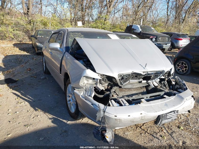 LINCOLN TOWN CAR SIGNATURE LIMITED