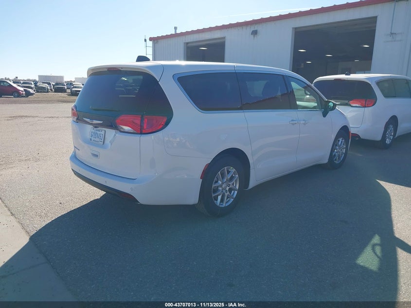 2C4RC1CG6TR195707 2026 CHRYSLER VOYAGER photo no. 4