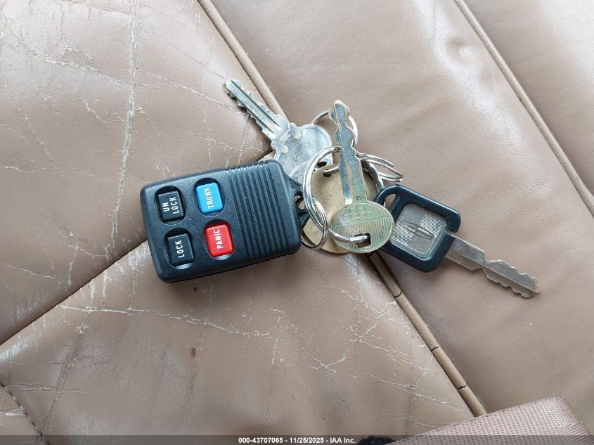 1994 Lincoln Town Car Executive VIN: 1LNLM81W6RY649993 Lot: 43707065