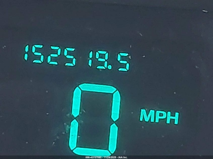 1994 Lincoln Town Car Executive VIN: 1LNLM81W6RY649993 Lot: 43707065