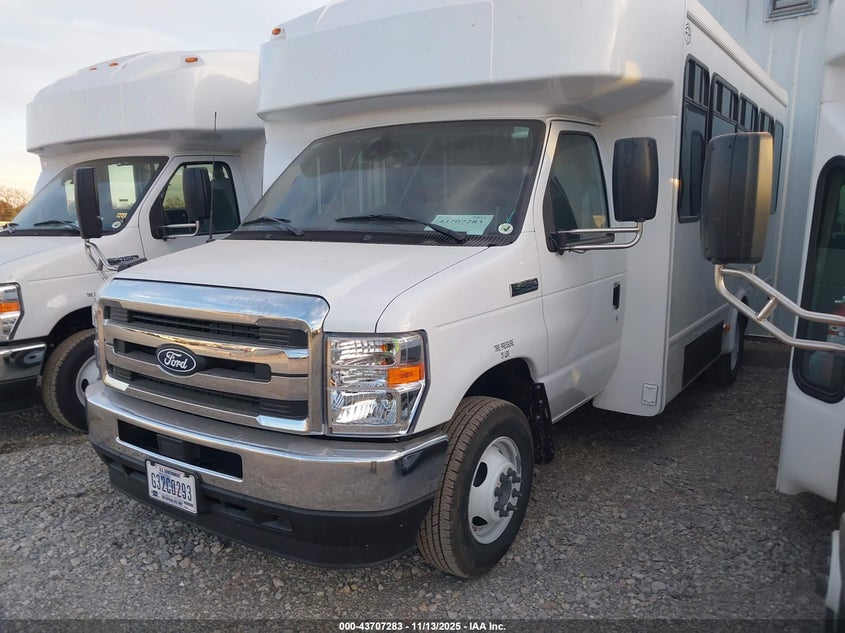 1FDFE4FN5TDD23524 2026 FORD ECONOLINE photo no. 2