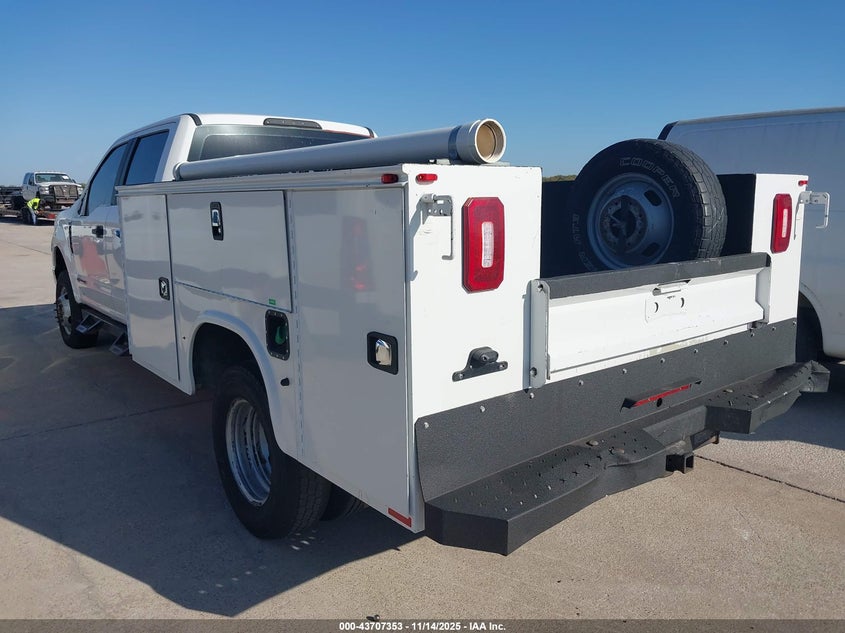 1FD8W3HT9KEG78703 2019 FORD F350 photo no. 3