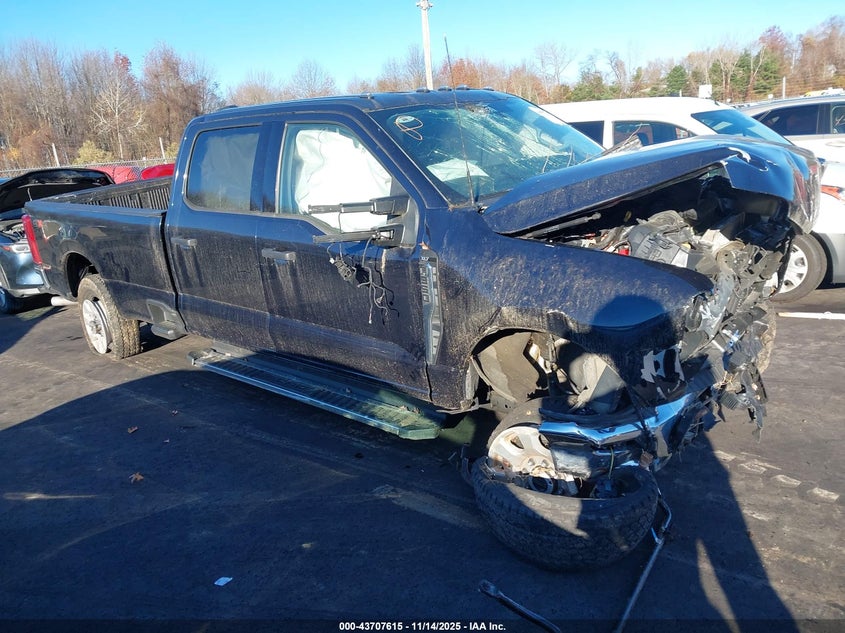 1FT8W3BN8PEE01689 2023 Ford F-350 Xlt auction photo 1