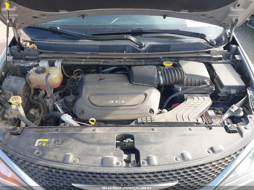 2017 Chrysler Pacifica Touring-L VIN: 2C4RC1BG5HR613473 Lot: 43707732