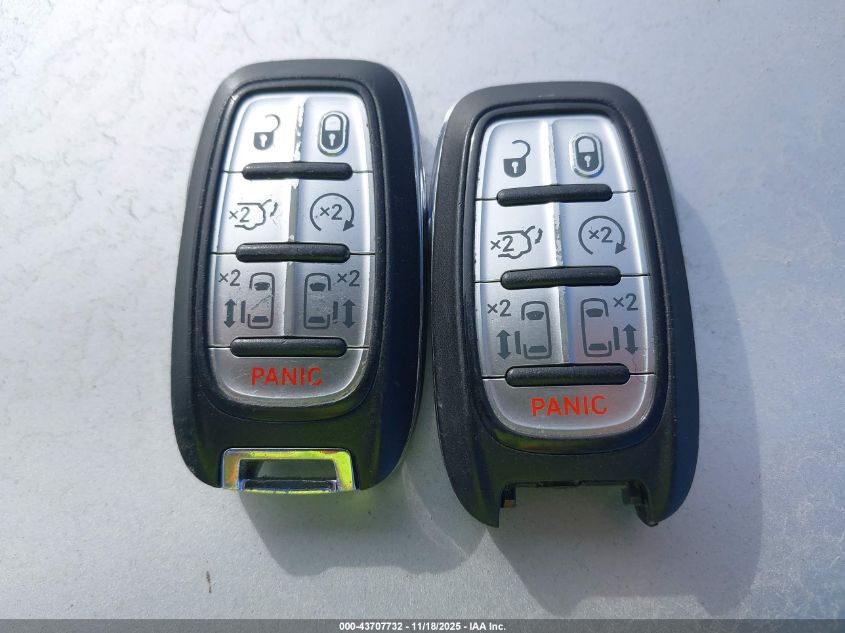 2017 Chrysler Pacifica Touring-L VIN: 2C4RC1BG5HR613473 Lot: 43707732