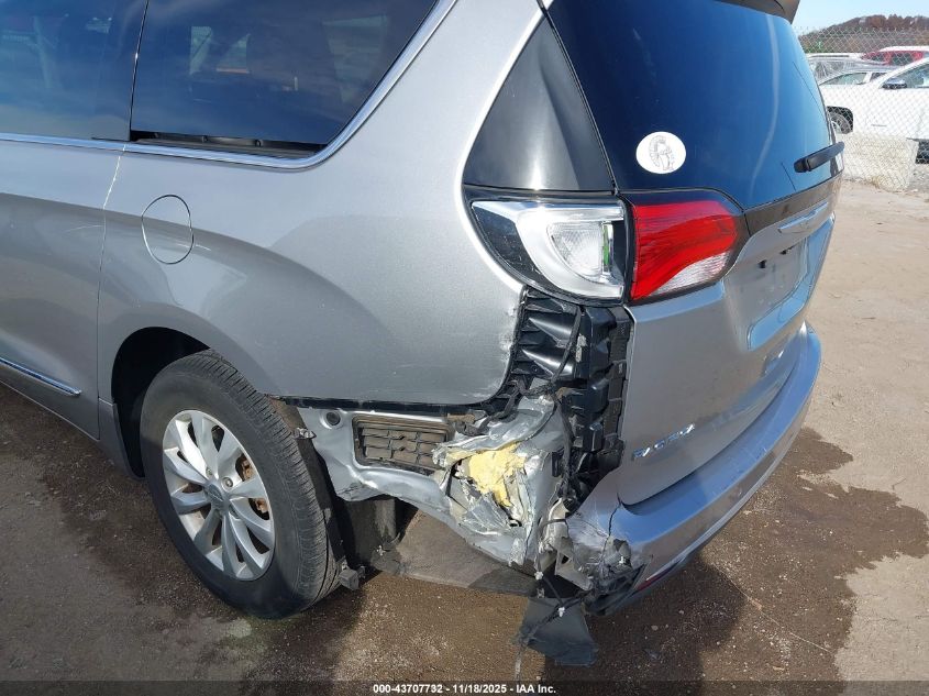 2017 Chrysler Pacifica Touring-L VIN: 2C4RC1BG5HR613473 Lot: 43707732