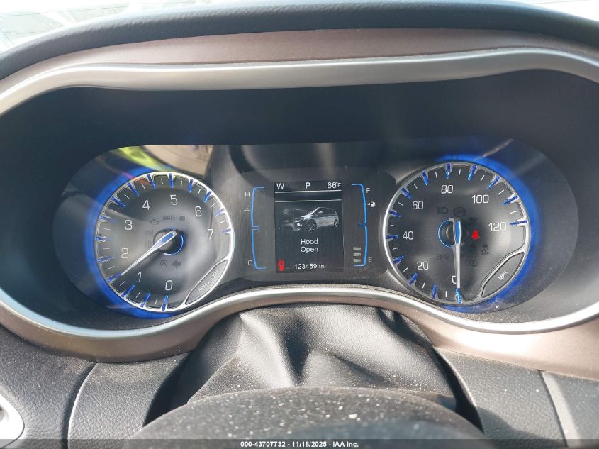 2017 Chrysler Pacifica Touring-L VIN: 2C4RC1BG5HR613473 Lot: 43707732