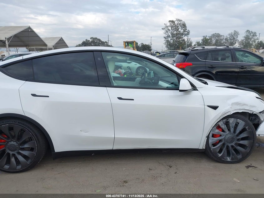 7SAYGDEF5NF390415 2022 TESLA MODEL Y photo no. 12