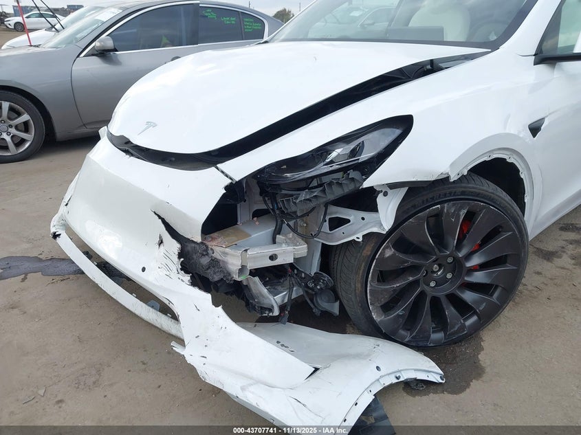 7SAYGDEF5NF390415 2022 TESLA MODEL Y photo no. 6