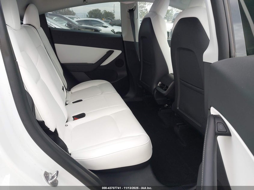 7SAYGDEF5NF390415 2022 TESLA MODEL Y photo no. 8