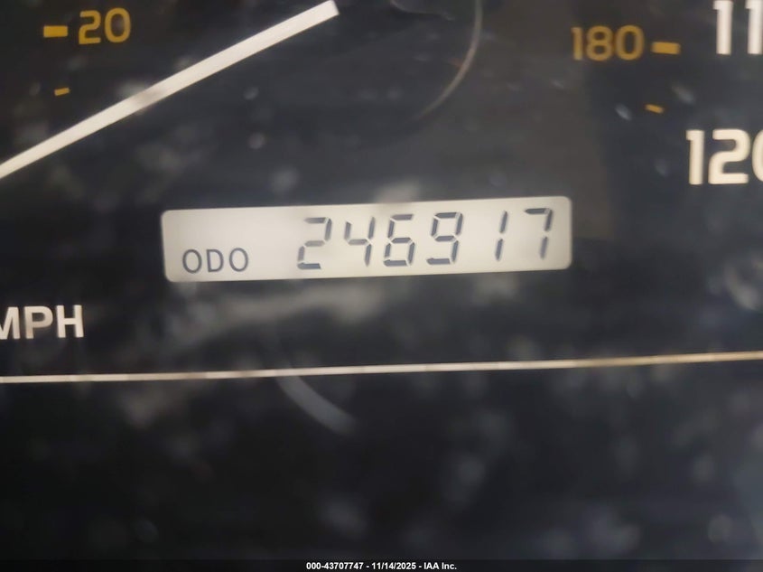 2005 Toyota Sequoia Limited V8 VIN: 5TDZT38A55S262579 Lot: 43707747