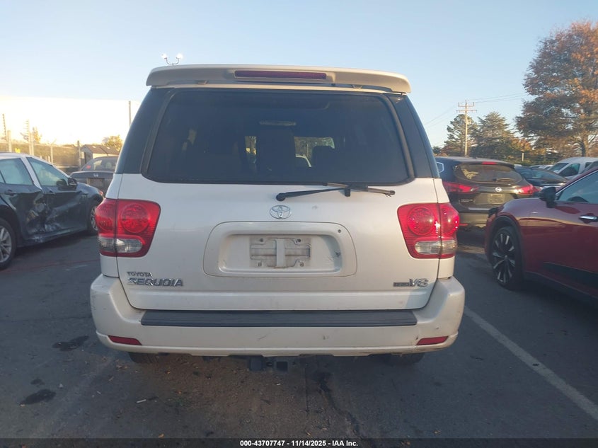 2005 Toyota Sequoia Limited V8 VIN: 5TDZT38A55S262579 Lot: 43707747