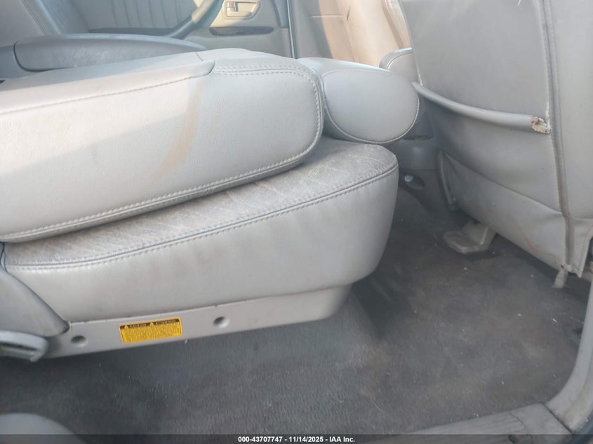 2005 Toyota Sequoia Limited V8 VIN: 5TDZT38A55S262579 Lot: 43707747