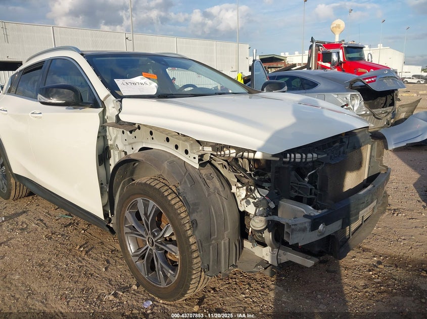 2018 Infiniti Qx30 Premium VIN: SJKCH5CR2JA040649 Lot: 43707853