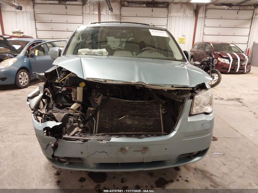 2008 Chrysler Town & Country Touring VIN: 2A8HR54P58R650692 Lot: 43707881