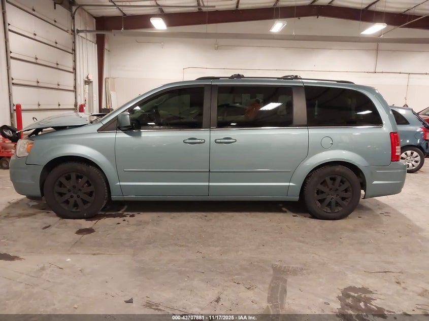 2008 Chrysler Town & Country Touring VIN: 2A8HR54P58R650692 Lot: 43707881